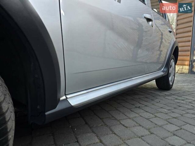 Сірий Дачія Sandero StepWay, об'ємом двигуна 1.6 л та пробігом 147 тис. км за 6800 $, фото 11 на Automoto.ua