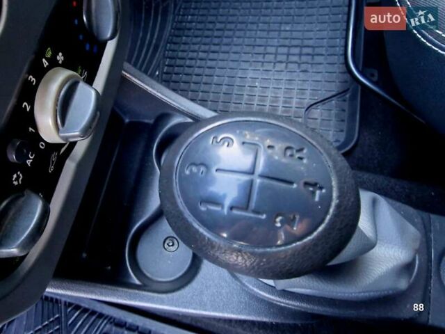 Серый Дачия Sandero StepWay, объемом двигателя 1.6 л и пробегом 177 тыс. км за 6699 $, фото 46 на Automoto.ua