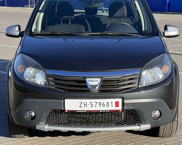 Серый Дачия Sandero StepWay, объемом двигателя 1.6 л и пробегом 124 тыс. км за 6100 $, фото 1 на Automoto.ua