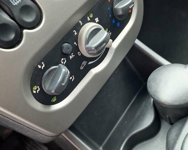 Серый Дачия Sandero StepWay, объемом двигателя 1.6 л и пробегом 172 тыс. км за 6650 $, фото 43 на Automoto.ua