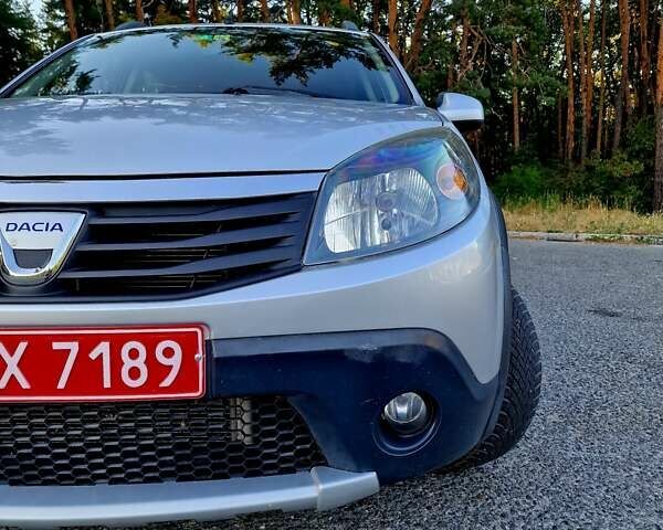 Серый Дачия Sandero StepWay, объемом двигателя 1.6 л и пробегом 177 тыс. км за 6699 $, фото 11 на Automoto.ua