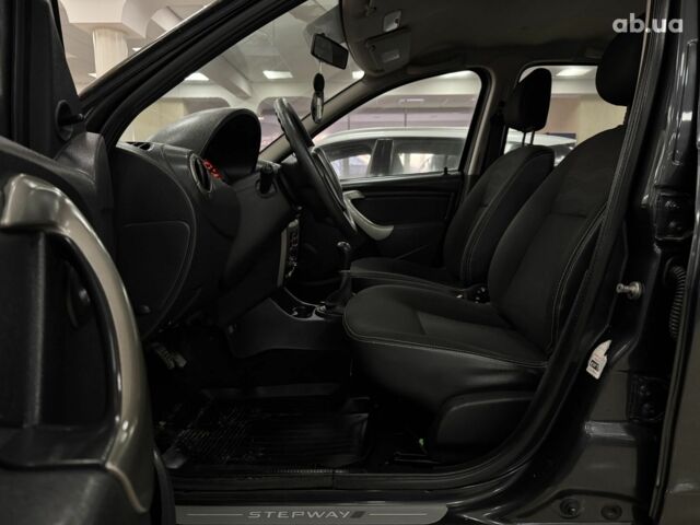 Серый Дачия Sandero StepWay, объемом двигателя 0 л и пробегом 236 тыс. км за 6850 $, фото 10 на Automoto.ua