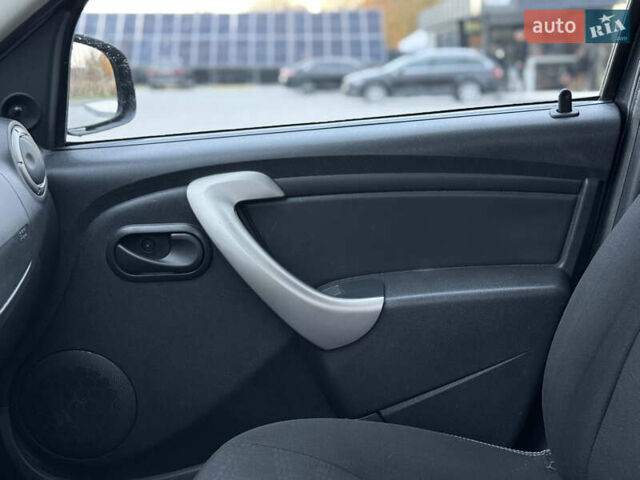 Серый Дачия Sandero StepWay, объемом двигателя 1.6 л и пробегом 141 тыс. км за 6200 $, фото 50 на Automoto.ua