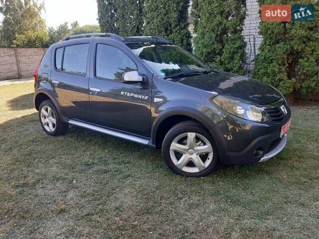 Серый Дачия Sandero StepWay, объемом двигателя 1.6 л и пробегом 135 тыс. км за 6750 $, фото 1 на Automoto.ua