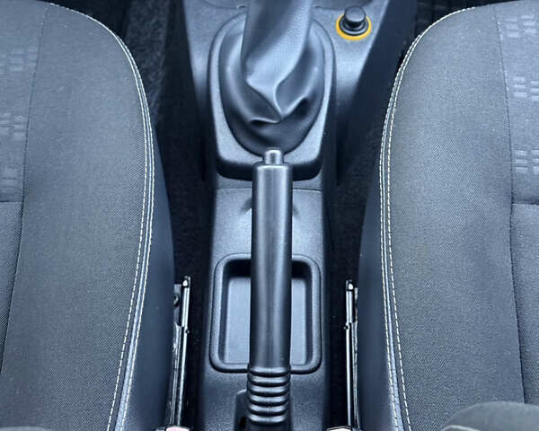 Серый Дачия Sandero StepWay, объемом двигателя 1.6 л и пробегом 141 тыс. км за 6200 $, фото 38 на Automoto.ua