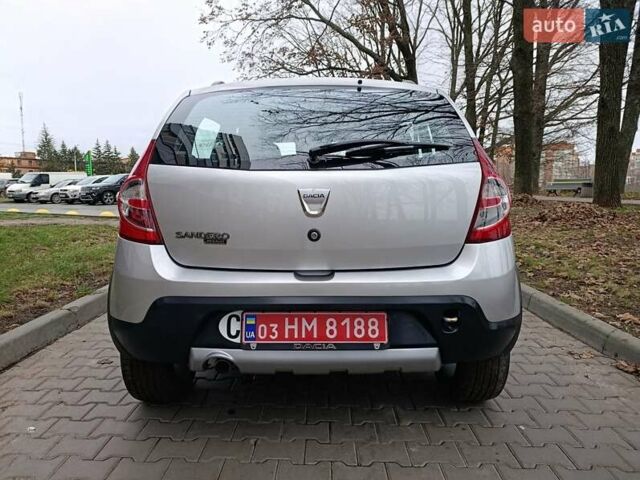 Серый Дачия Sandero StepWay, объемом двигателя 1.6 л и пробегом 132 тыс. км за 7300 $, фото 3 на Automoto.ua