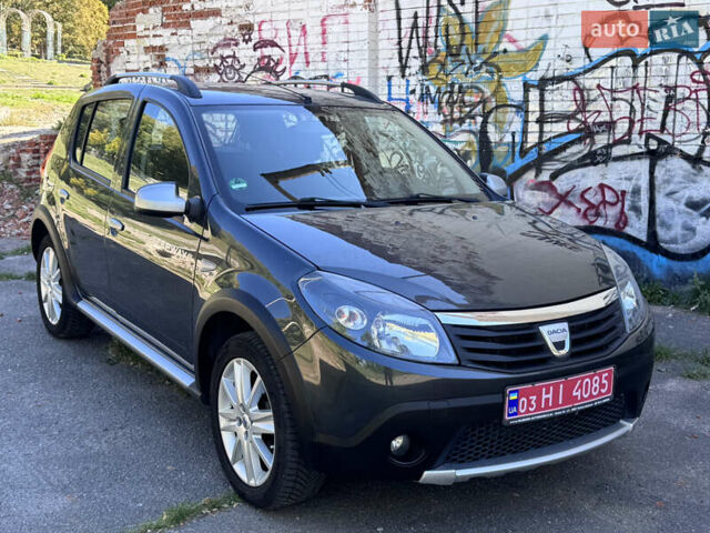 Серый Дачия Sandero StepWay, объемом двигателя 1.6 л и пробегом 173 тыс. км за 6799 $, фото 2 на Automoto.ua