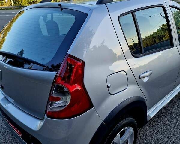 Серый Дачия Sandero StepWay, объемом двигателя 1.6 л и пробегом 177 тыс. км за 6699 $, фото 28 на Automoto.ua