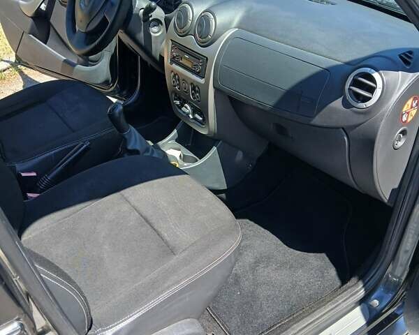 Серый Дачия Sandero StepWay, объемом двигателя 1.6 л и пробегом 207 тыс. км за 6600 $, фото 4 на Automoto.ua
