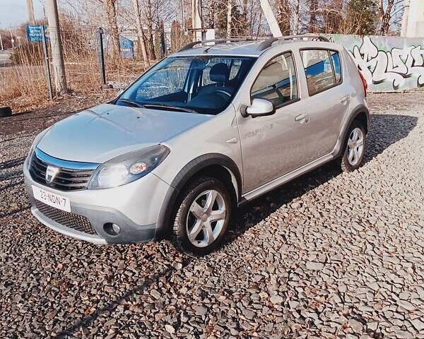 Сірий Дачія Sandero StepWay, об'ємом двигуна 1.6 л та пробігом 204 тис. км за 6200 $, фото 1 на Automoto.ua