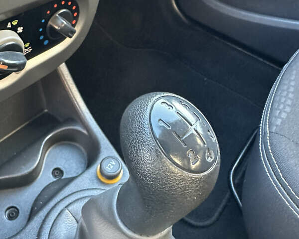 Серый Дачия Sandero StepWay, объемом двигателя 1.6 л и пробегом 180 тыс. км за 6699 $, фото 33 на Automoto.ua