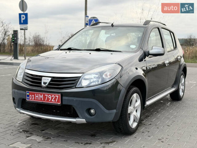 Серый Дачия Sandero StepWay, объемом двигателя 1.6 л и пробегом 141 тыс. км за 6200 $, фото 2 на Automoto.ua