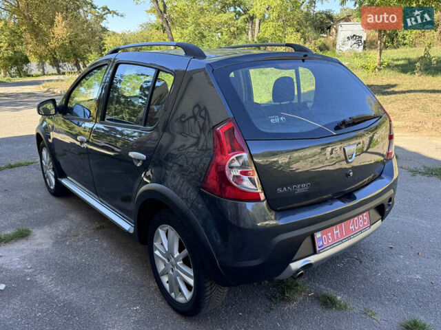 Серый Дачия Sandero StepWay, объемом двигателя 1.6 л и пробегом 173 тыс. км за 6799 $, фото 8 на Automoto.ua