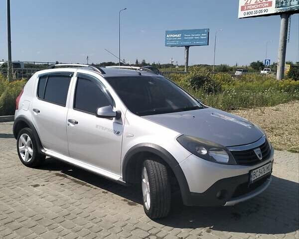 Серый Дачия Sandero StepWay, объемом двигателя 1.6 л и пробегом 235 тыс. км за 6200 $, фото 5 на Automoto.ua