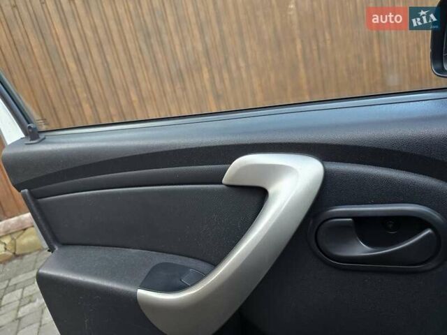 Сірий Дачія Sandero StepWay, об'ємом двигуна 1.6 л та пробігом 147 тис. км за 6800 $, фото 103 на Automoto.ua