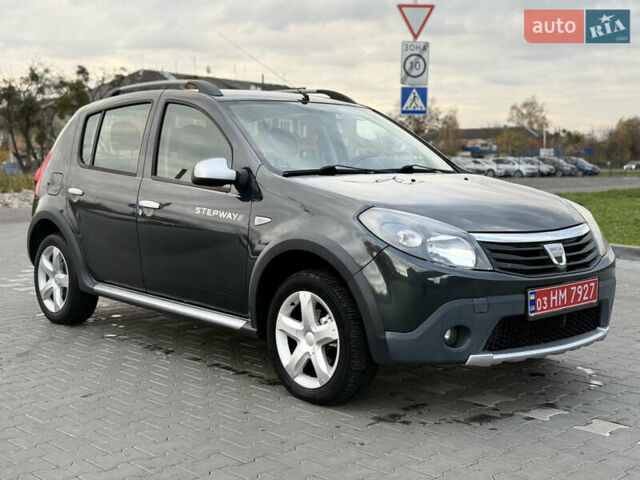 Серый Дачия Sandero StepWay, объемом двигателя 1.6 л и пробегом 141 тыс. км за 6200 $, фото 11 на Automoto.ua
