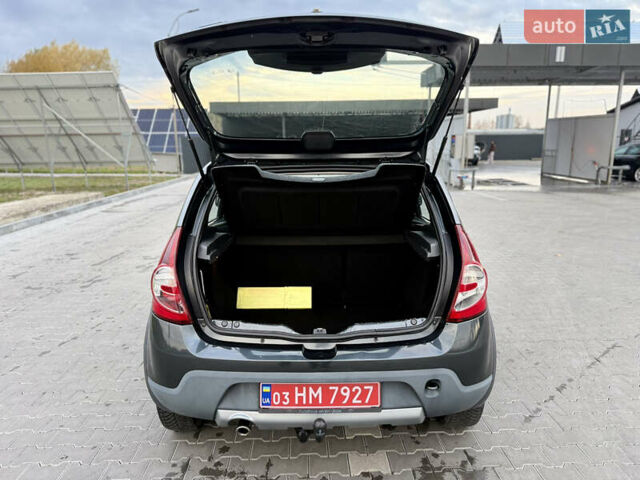 Серый Дачия Sandero StepWay, объемом двигателя 1.6 л и пробегом 141 тыс. км за 6200 $, фото 93 на Automoto.ua