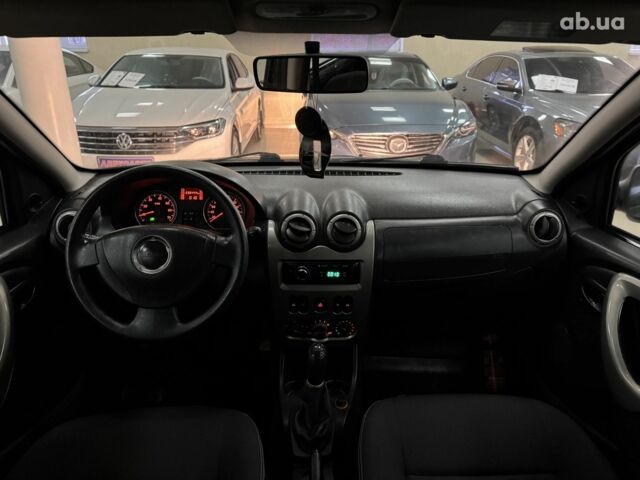 Серый Дачия Sandero StepWay, объемом двигателя 0 л и пробегом 236 тыс. км за 6850 $, фото 8 на Automoto.ua