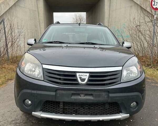 Серый Дачия Sandero StepWay, объемом двигателя 1.6 л и пробегом 230 тыс. км за 5300 $, фото 1 на Automoto.ua