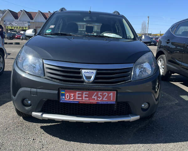 Серый Дачия Sandero StepWay, объемом двигателя 1.6 л и пробегом 168 тыс. км за 6500 $, фото 1 на Automoto.ua