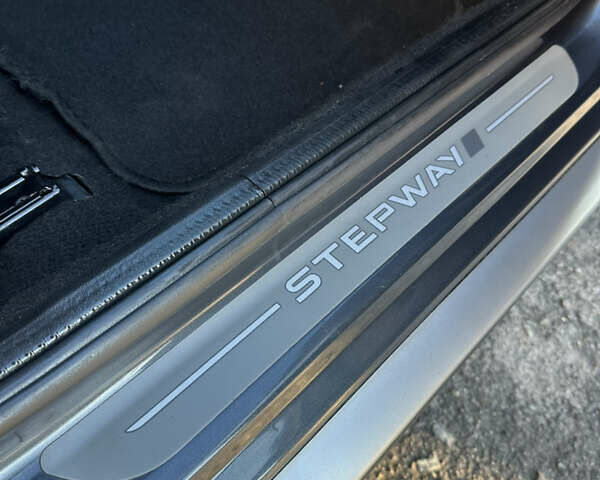 Серый Дачия Sandero StepWay, объемом двигателя 1.6 л и пробегом 180 тыс. км за 6699 $, фото 22 на Automoto.ua