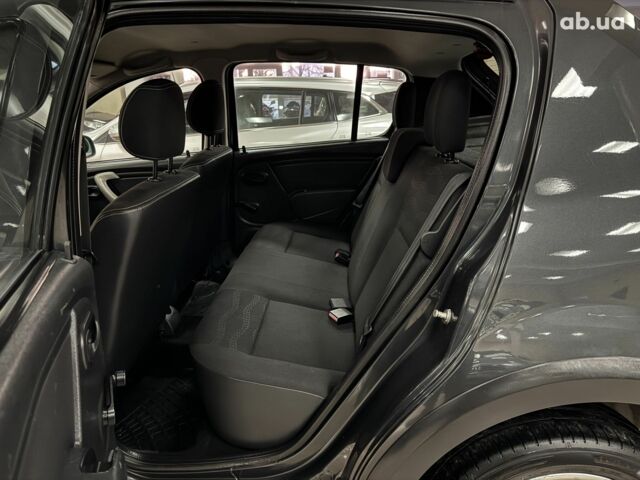 Серый Дачия Sandero StepWay, объемом двигателя 0 л и пробегом 236 тыс. км за 6850 $, фото 3 на Automoto.ua