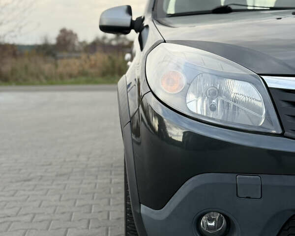 Серый Дачия Sandero StepWay, объемом двигателя 1.6 л и пробегом 141 тыс. км за 6200 $, фото 14 на Automoto.ua