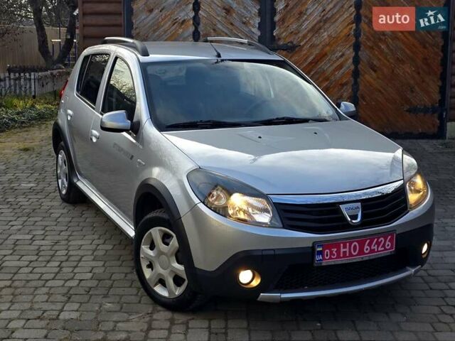 Сірий Дачія Sandero StepWay, об'ємом двигуна 1.6 л та пробігом 147 тис. км за 6800 $, фото 2 на Automoto.ua