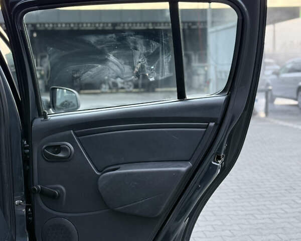 Серый Дачия Sandero StepWay, объемом двигателя 1.6 л и пробегом 141 тыс. км за 6200 $, фото 73 на Automoto.ua