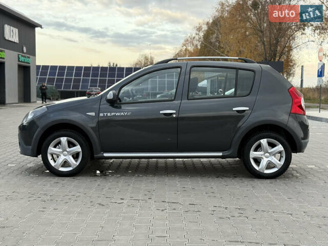 Серый Дачия Sandero StepWay, объемом двигателя 1.6 л и пробегом 141 тыс. км за 6200 $, фото 4 на Automoto.ua
