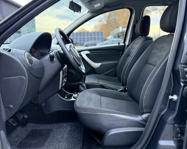 Серый Дачия Sandero StepWay, объемом двигателя 1.6 л и пробегом 141 тыс. км за 6200 $, фото 44 на Automoto.ua
