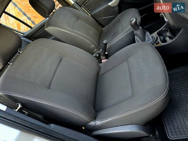 Сірий Дачія Sandero StepWay, об'ємом двигуна 1.6 л та пробігом 147 тис. км за 6800 $, фото 65 на Automoto.ua