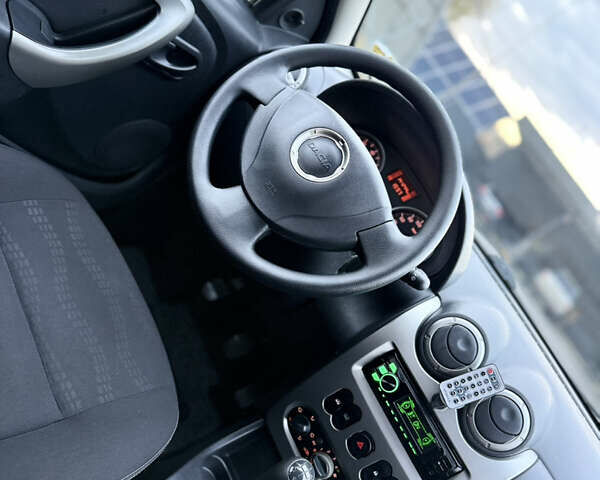 Серый Дачия Sandero StepWay, объемом двигателя 1.6 л и пробегом 141 тыс. км за 6200 $, фото 34 на Automoto.ua