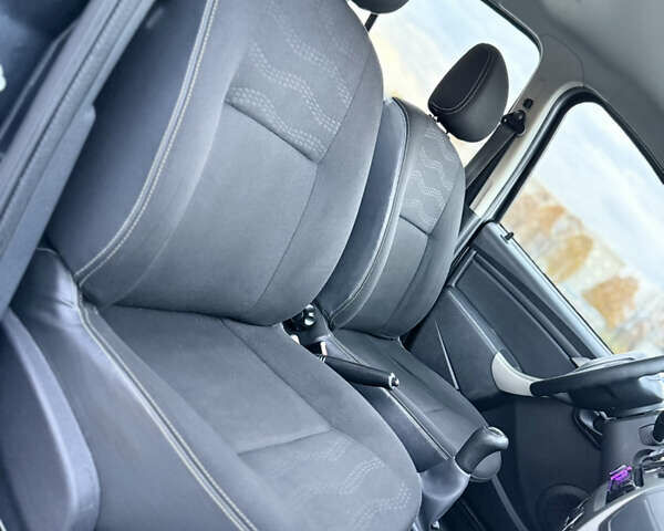 Серый Дачия Sandero StepWay, объемом двигателя 1.6 л и пробегом 141 тыс. км за 6200 $, фото 85 на Automoto.ua