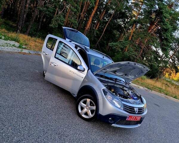 Серый Дачия Sandero StepWay, объемом двигателя 1.6 л и пробегом 177 тыс. км за 6699 $, фото 121 на Automoto.ua