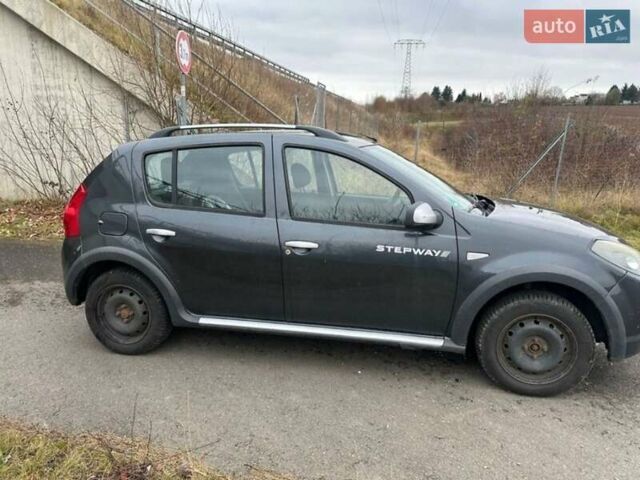 Серый Дачия Sandero StepWay, объемом двигателя 1.6 л и пробегом 230 тыс. км за 5300 $, фото 3 на Automoto.ua