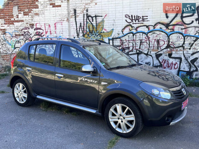 Серый Дачия Sandero StepWay, объемом двигателя 1.6 л и пробегом 173 тыс. км за 6799 $, фото 3 на Automoto.ua