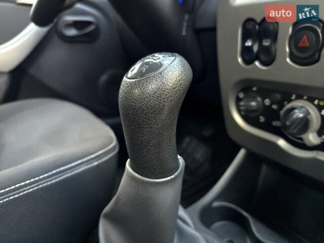 Сірий Дачія Sandero StepWay, об'ємом двигуна 1.6 л та пробігом 147 тис. км за 6800 $, фото 64 на Automoto.ua