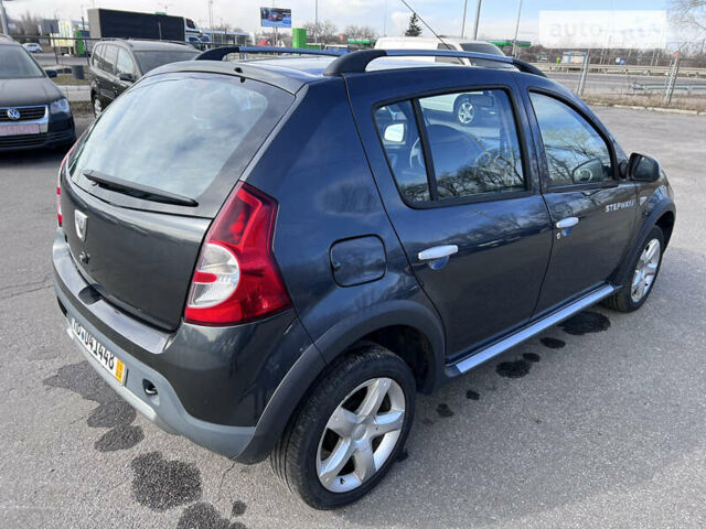 Серый Дачия Sandero StepWay, объемом двигателя 1.6 л и пробегом 130 тыс. км за 6299 $, фото 4 на Automoto.ua