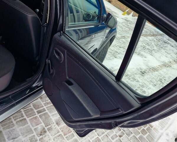 Серый Дачия Sandero StepWay, объемом двигателя 1.6 л и пробегом 172 тыс. км за 6650 $, фото 72 на Automoto.ua