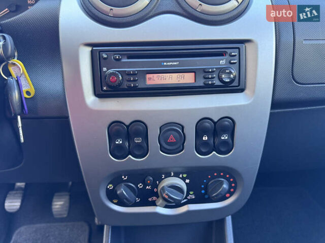 Серый Дачия Sandero StepWay, объемом двигателя 1.6 л и пробегом 173 тыс. км за 6799 $, фото 15 на Automoto.ua