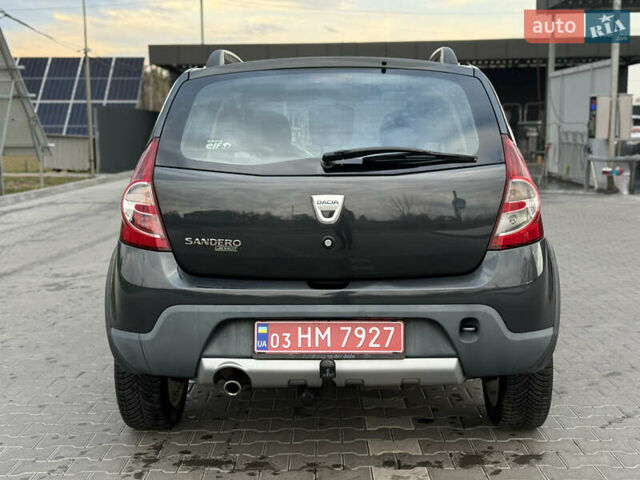 Серый Дачия Sandero StepWay, объемом двигателя 1.6 л и пробегом 141 тыс. км за 6200 $, фото 7 на Automoto.ua