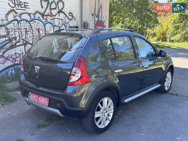 Серый Дачия Sandero StepWay, объемом двигателя 1.6 л и пробегом 173 тыс. км за 6799 $, фото 5 на Automoto.ua