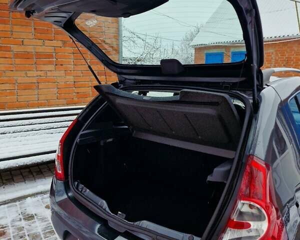 Серый Дачия Sandero StepWay, объемом двигателя 1.6 л и пробегом 172 тыс. км за 6650 $, фото 61 на Automoto.ua