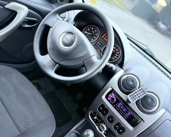 Серый Дачия Sandero StepWay, объемом двигателя 1.6 л и пробегом 141 тыс. км за 6200 $, фото 91 на Automoto.ua