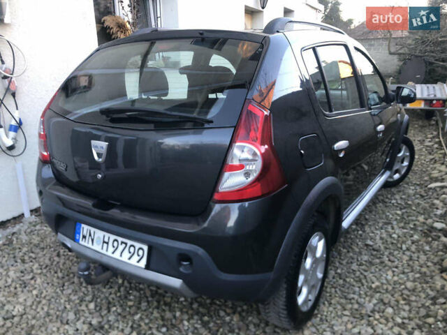 Серый Дачия Sandero StepWay, объемом двигателя 1.6 л и пробегом 180 тыс. км за 5750 $, фото 4 на Automoto.ua