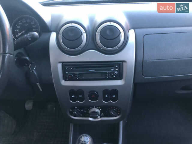 Серый Дачия Sandero StepWay, объемом двигателя 1.6 л и пробегом 180 тыс. км за 5750 $, фото 8 на Automoto.ua