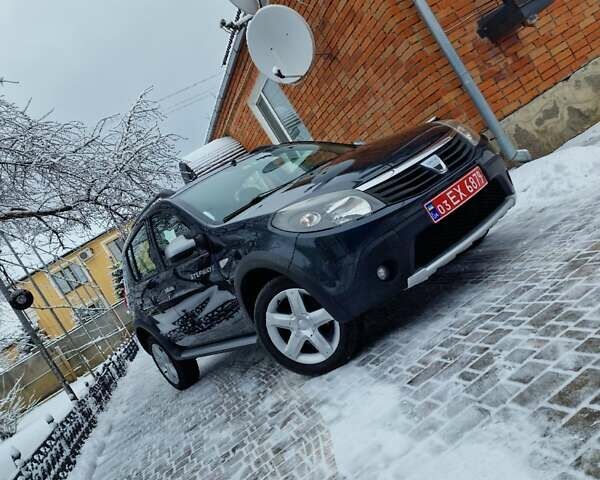 Серый Дачия Sandero StepWay, объемом двигателя 1.6 л и пробегом 172 тыс. км за 6650 $, фото 2 на Automoto.ua