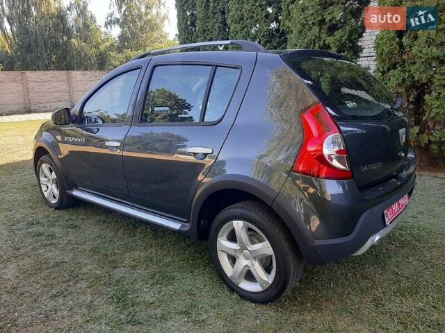 Серый Дачия Sandero StepWay, объемом двигателя 1.6 л и пробегом 135 тыс. км за 6750 $, фото 2 на Automoto.ua