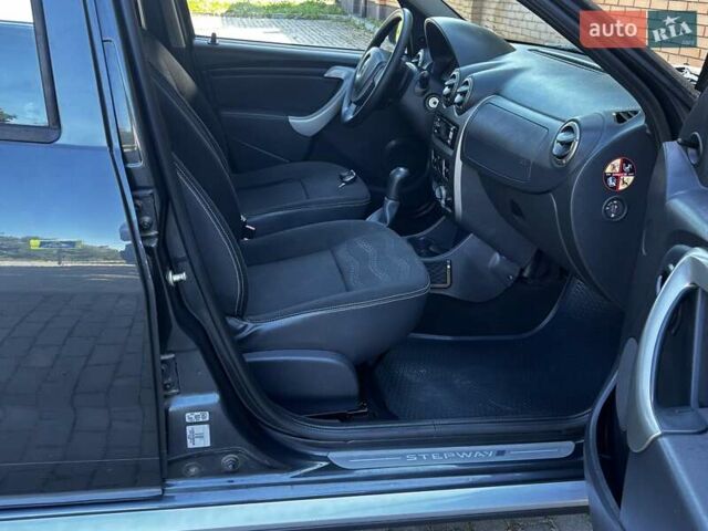 Серый Дачия Sandero StepWay, объемом двигателя 0 л и пробегом 129 тыс. км за 6599 $, фото 106 на Automoto.ua